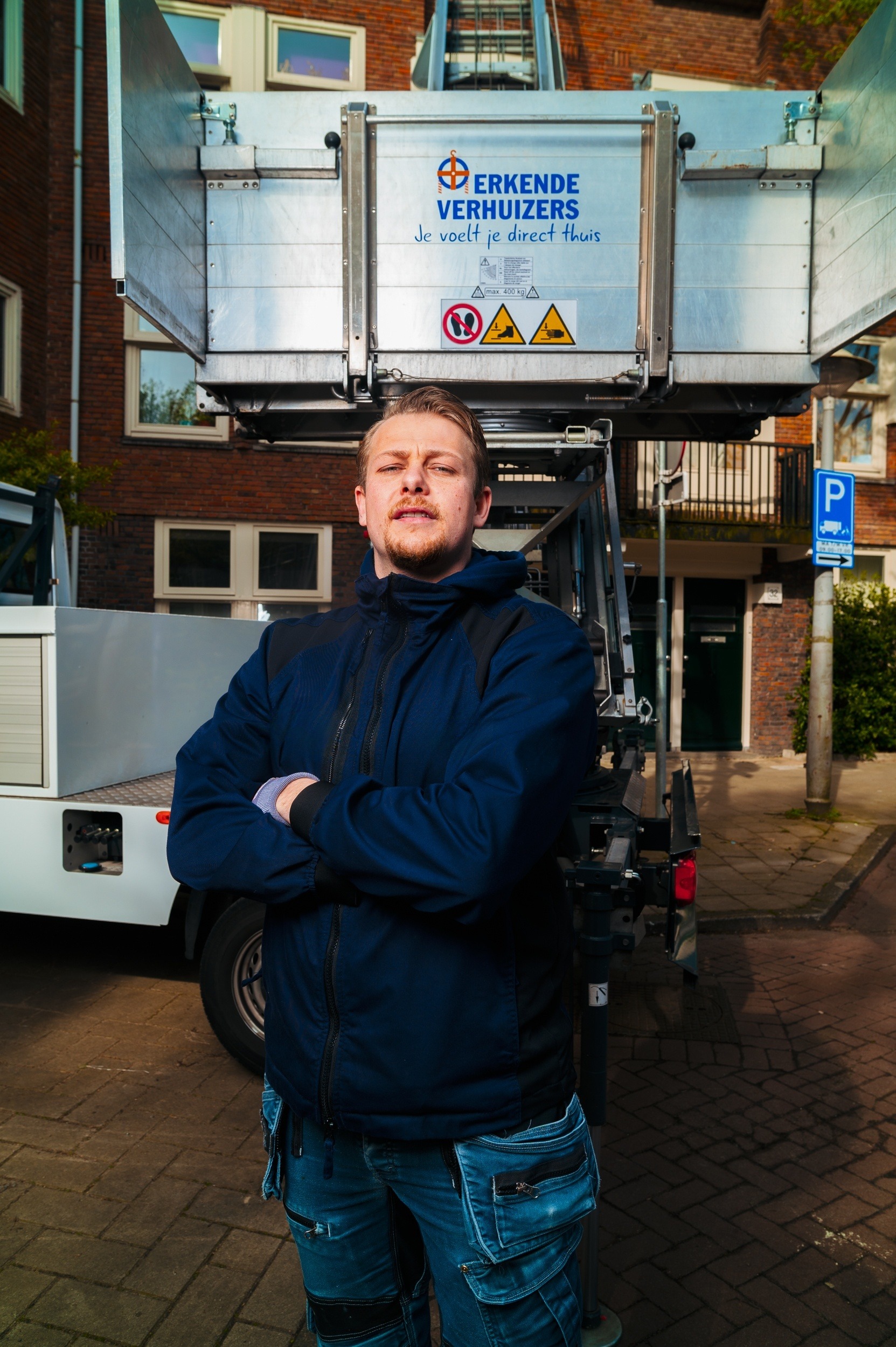 Meubellift in actie Utrecht - grote meubels worden veilig omhoog getransporteerd via verhuislift
